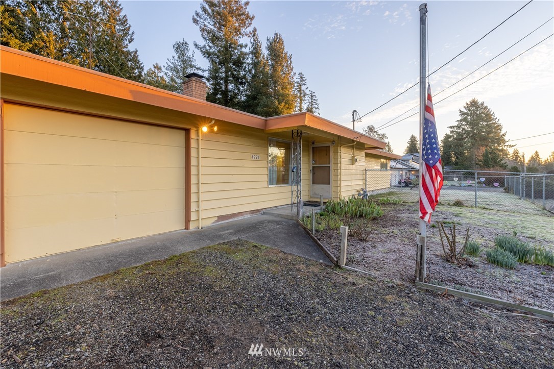 4927 Southeast Foss Road Port Orchard, WA 98366 - Photo 5 of 34 Gallery Image 5
