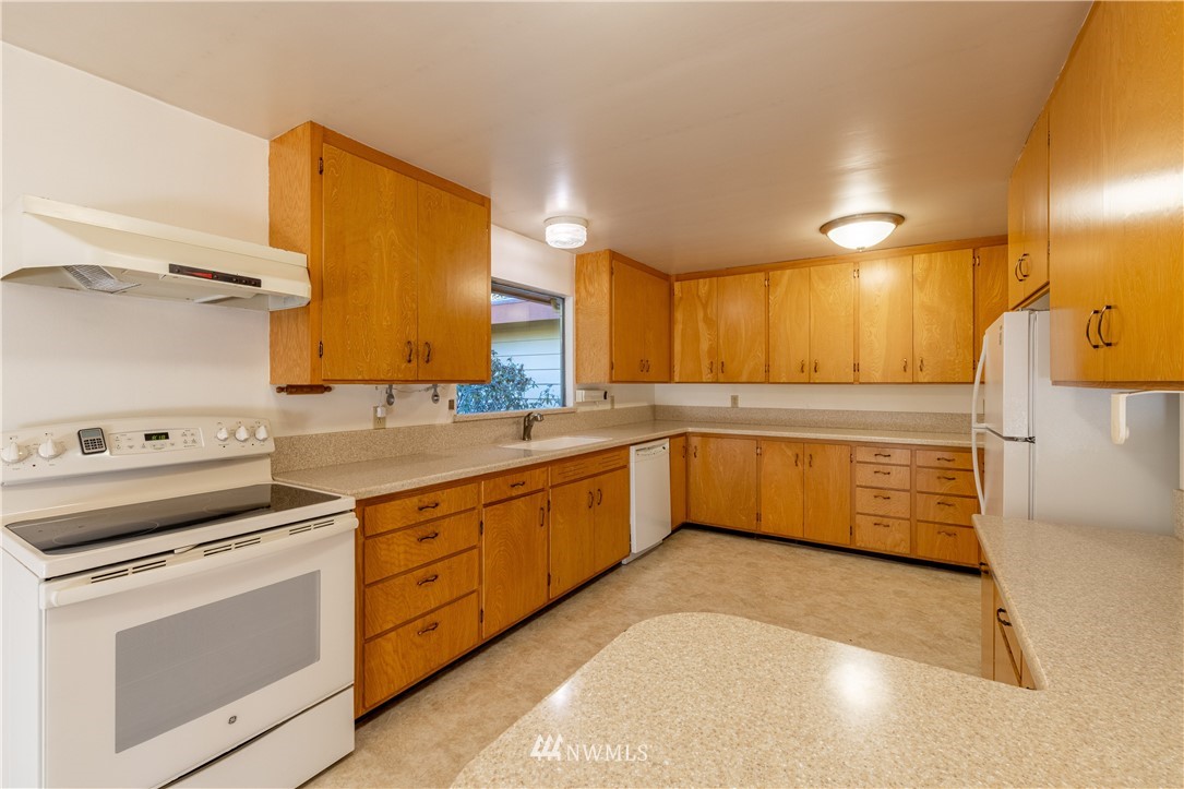 4927 Southeast Foss Road Port Orchard, WA 98366 - Photo 10 of 34 Gallery Image 10