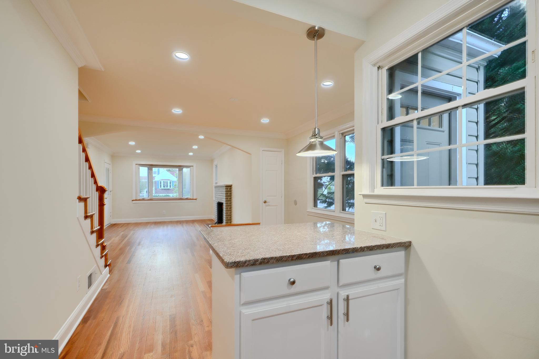 6409 Eastern Parkway Baltimore, MD 21214 - Photo 15 of 56 a hallway with mirror and window