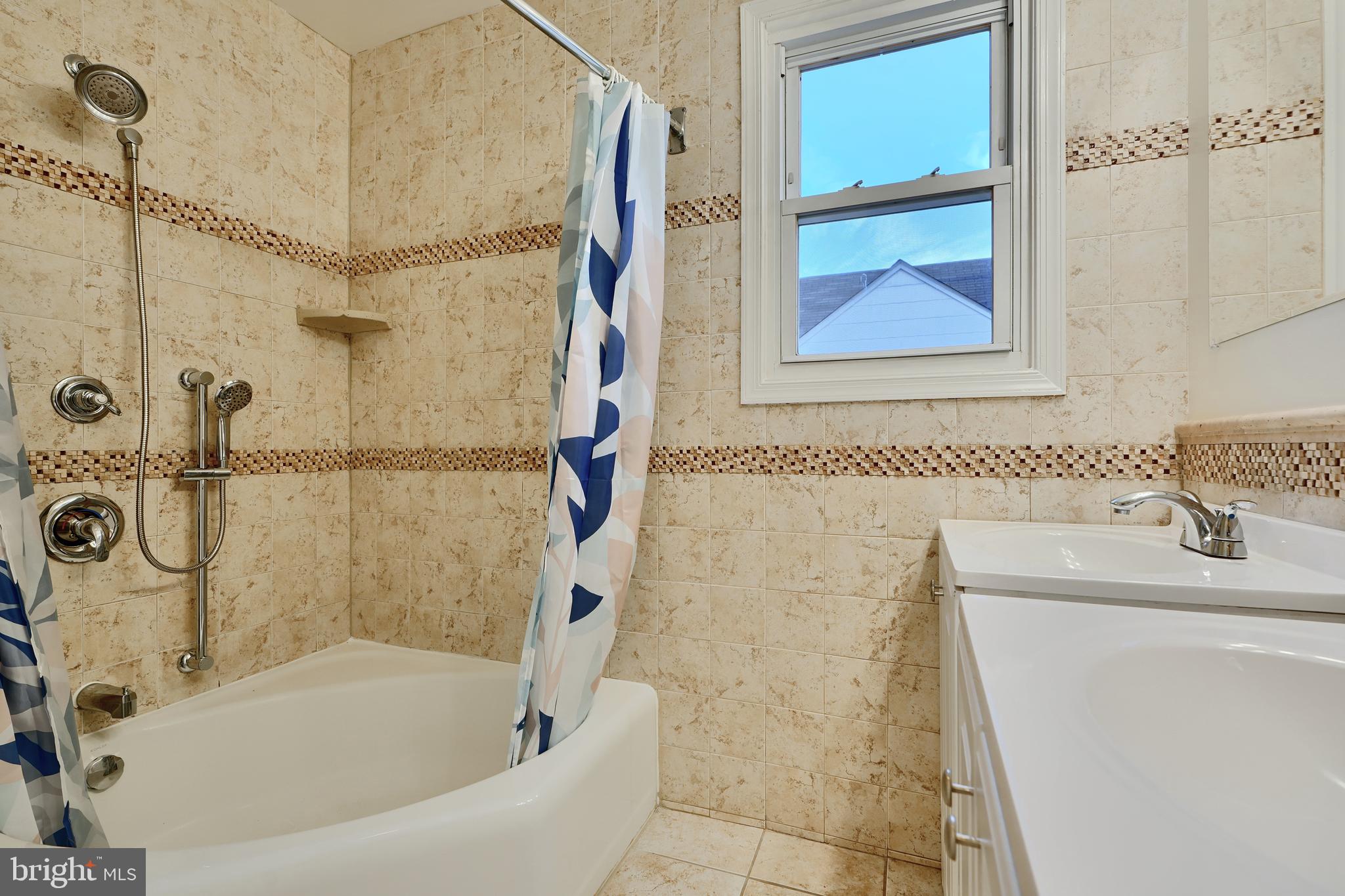 6409 Eastern Parkway Baltimore, MD 21214 - Photo 19 of 56 a bath tub sitting next to a bathroom