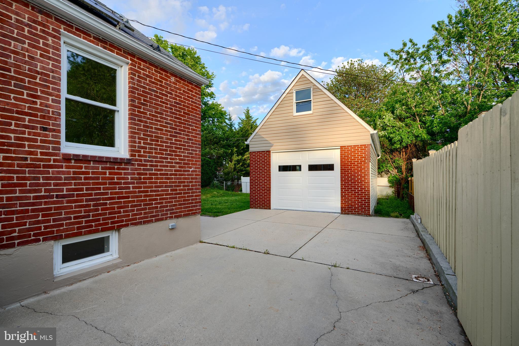 6409 Eastern Parkway Baltimore, MD 21214 - Photo 45 of 56 a backyard of a house with seating space