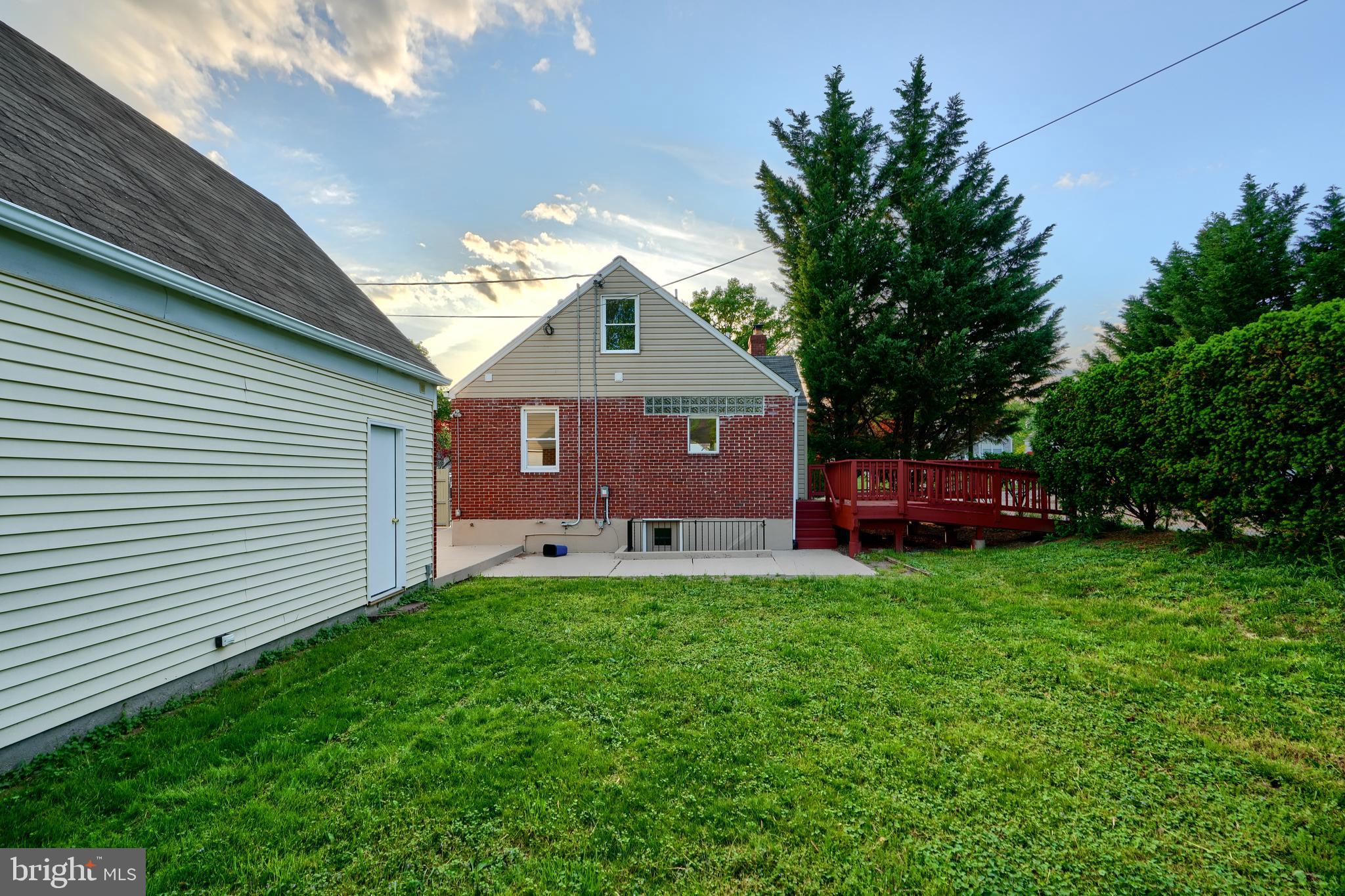 6409 Eastern Parkway Baltimore, MD 21214 - Photo 48 of 56 a front view of a house with a garden