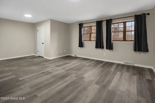 $2,200 | 3 Terry Court, Unit B, Colonie, NY 12205