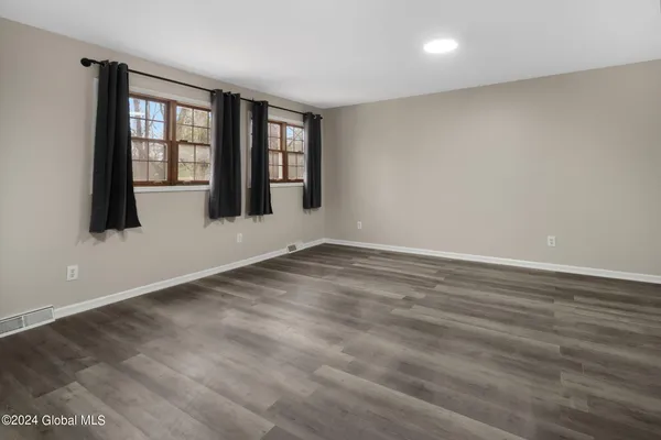 $2,200 | 3 Terry Court, Unit B, Colonie, NY 12205