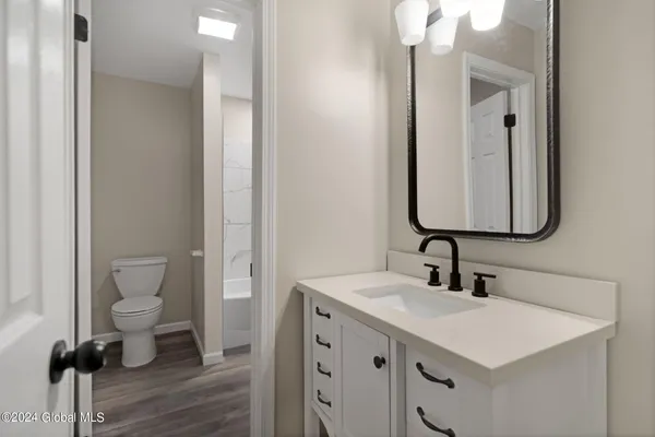 $2,200 | 3 Terry Court, Unit B, Colonie, NY 12205