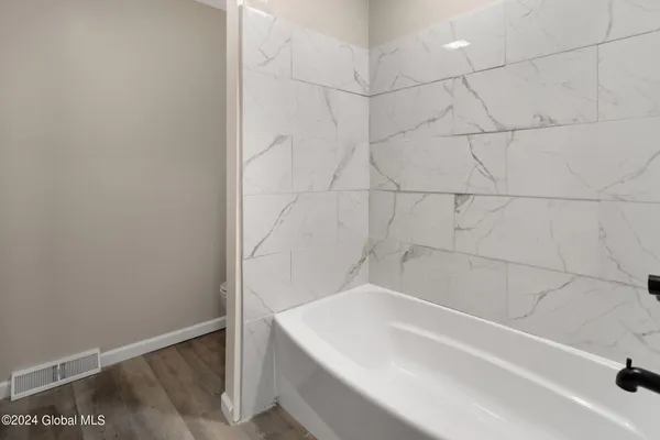 $2,200 | 3 Terry Court, Unit B, Colonie, NY 12205