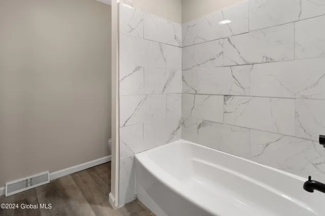 $2,200 | 3 Terry Court, Unit B, Colonie, NY 12205