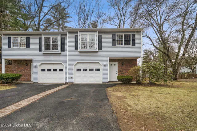 $2,200 | 3 Terry Court, Unit B, Colonie, NY 12205