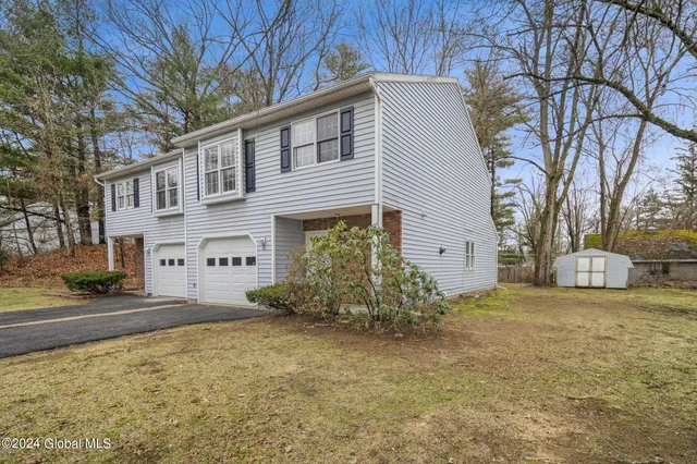 $2,200 | 3 Terry Court, Unit B, Colonie, NY 12205