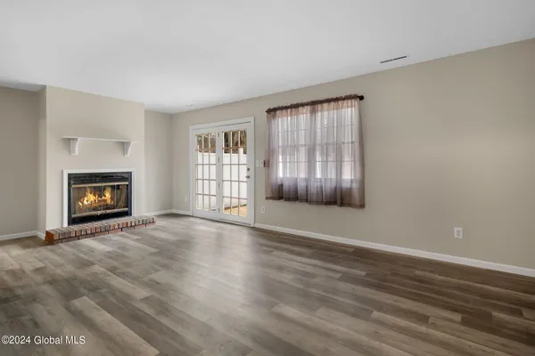 $2,200 | 3 Terry Court, Unit B, Colonie, NY 12205