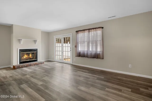 $2,200 | 3 Terry Court, Unit B, Colonie, NY 12205