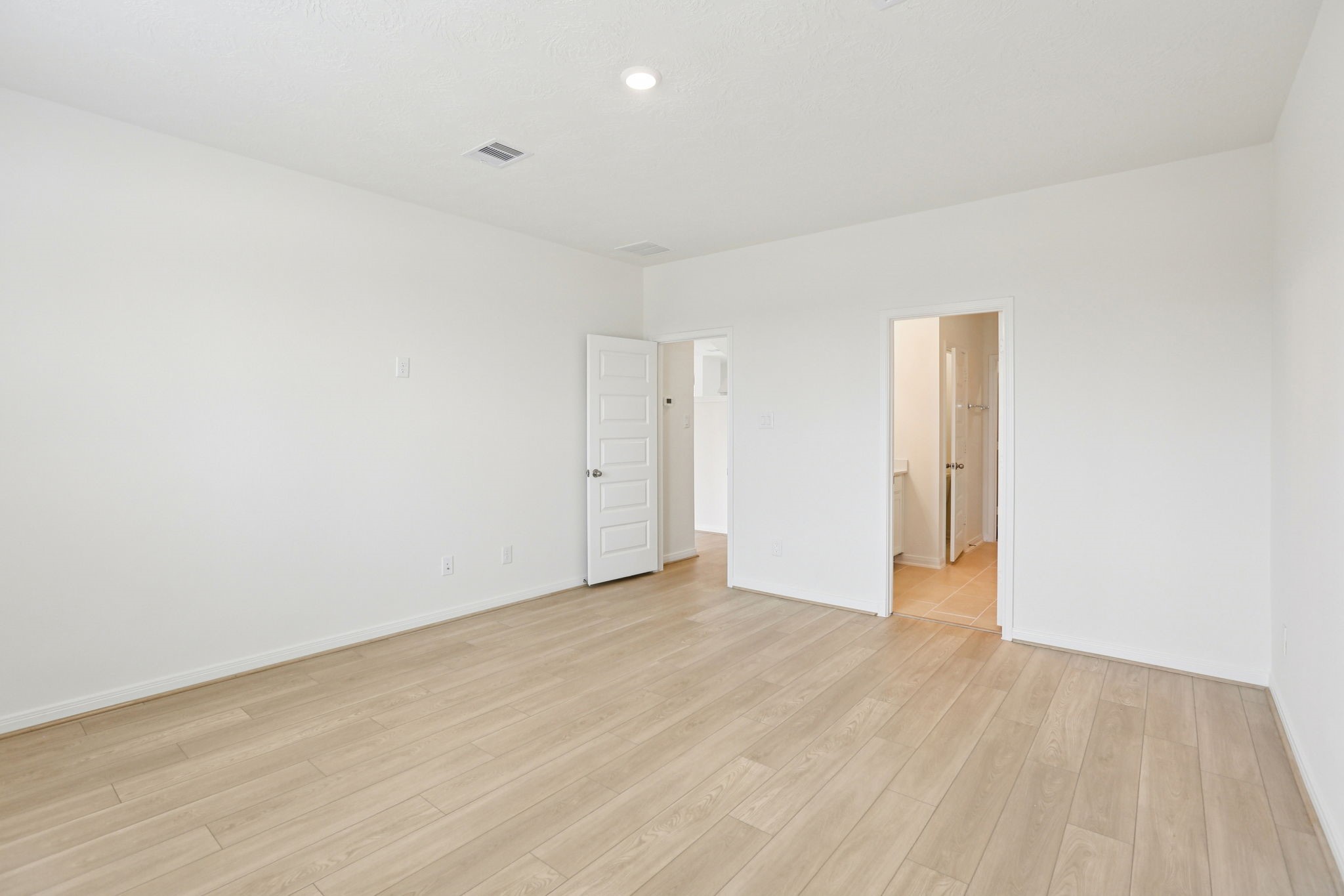 3530 Dryer Park Drive Spring, TX 77373 - Photo 25 of 48 View from primary bedroom to entry door.