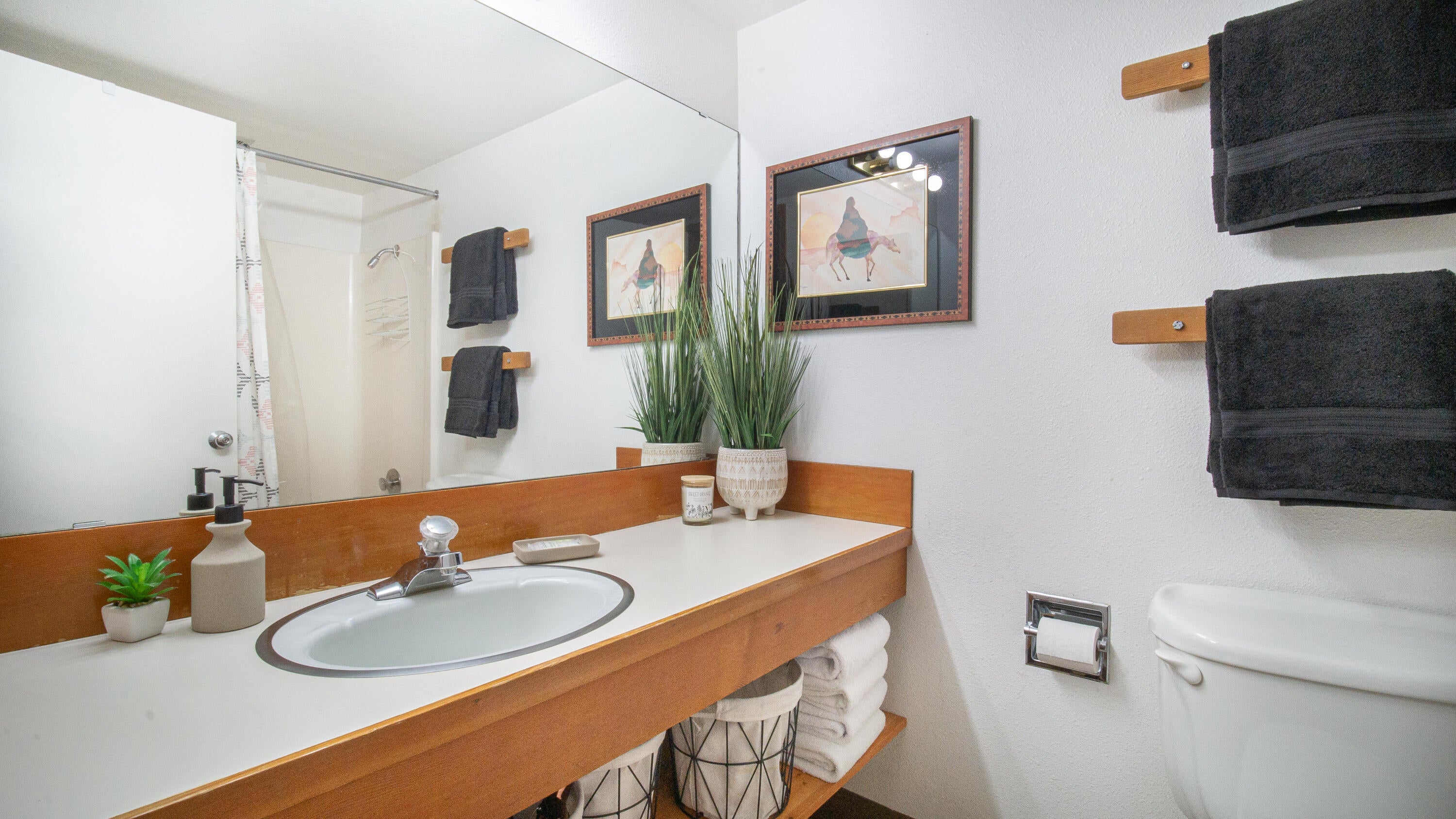 57488-27 Ranch Cabin Road, Unit 27 Sunriver, OR 97707 - Photo 13 of 29 Downstairs Bathroom