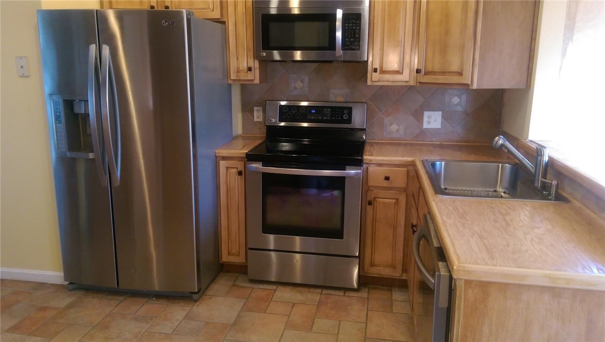 880 Whaley Hollow Road Coventry, RI 02816 - Photo 9 of 40