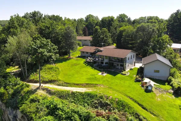 $965,000 | 961 Whispering Lane, Hazel Green, WI 53811