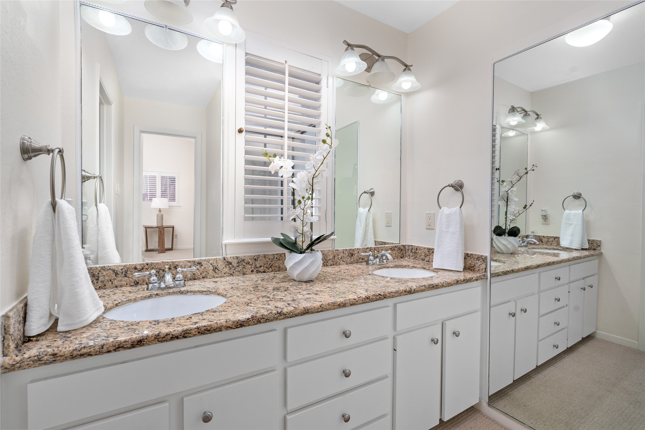 6728 Buffalo Speedway West University Place, TX 77005 - Photo 23 of 28 a bathroom with double sink and a mirror