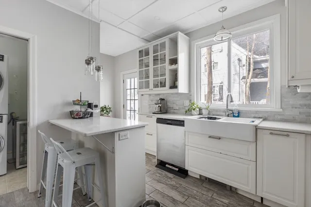 $3,600 | 85 Bedford Street, Bridgewater, MA 02324