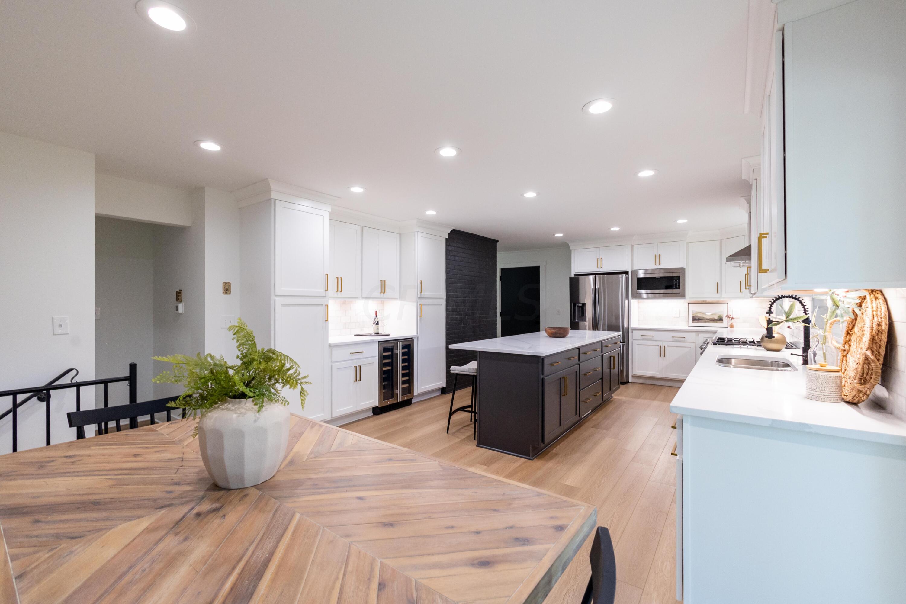 2327 Buckley Road Columbus, OH 43220 - Photo 11 of 44 Kitchen
