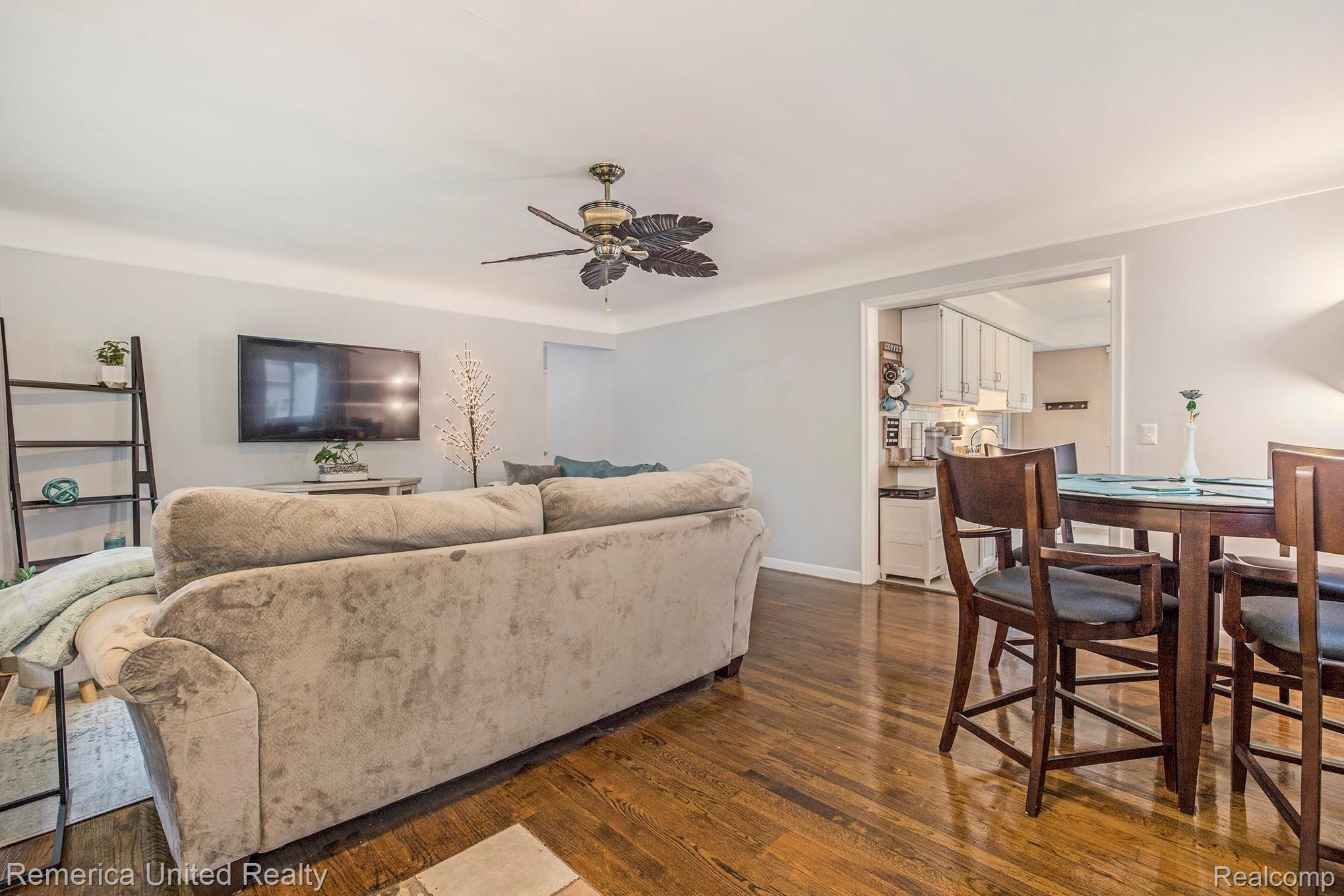 9122 Merriman Road Livonia, MI 48150 - Photo 6 of 23 IMG_0112.jpg