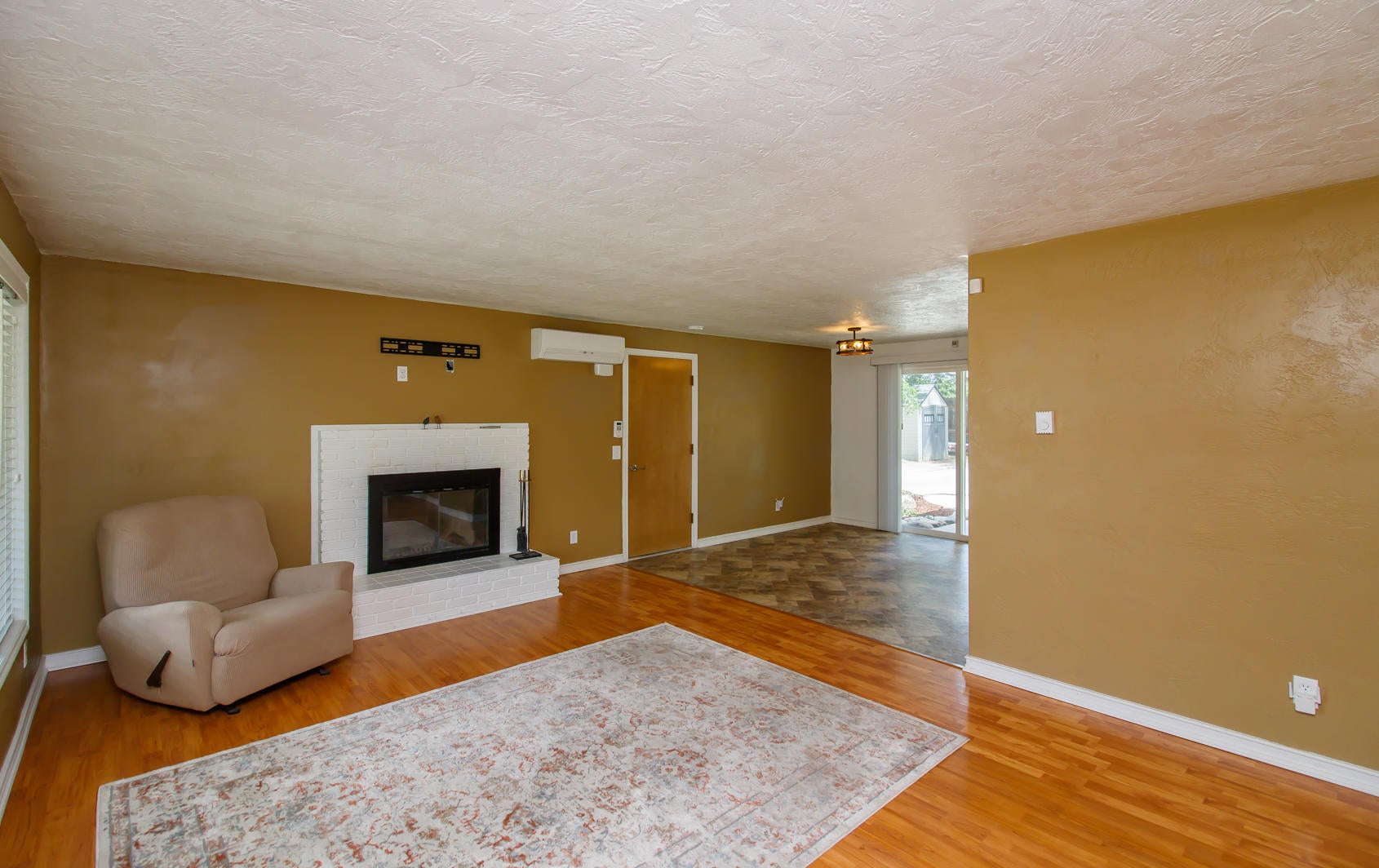 1913 Crestbrook Road Medford, OR 97504 - Photo 5 of 36 5