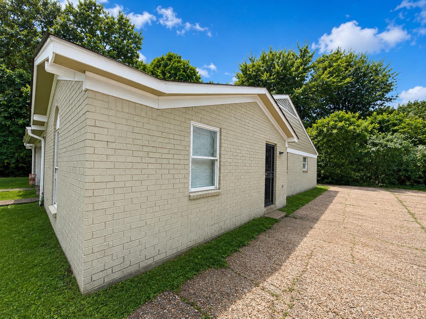 1857 South Perkins Road Memphis, TN 38117 - Photo 2 of 15
