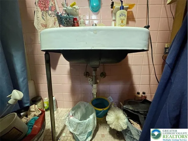 $129,900 | 814 Charles Street, Luzerne, PA 18709