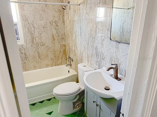 $950 | 1481 Drew Street, Clearwater, FL 33755