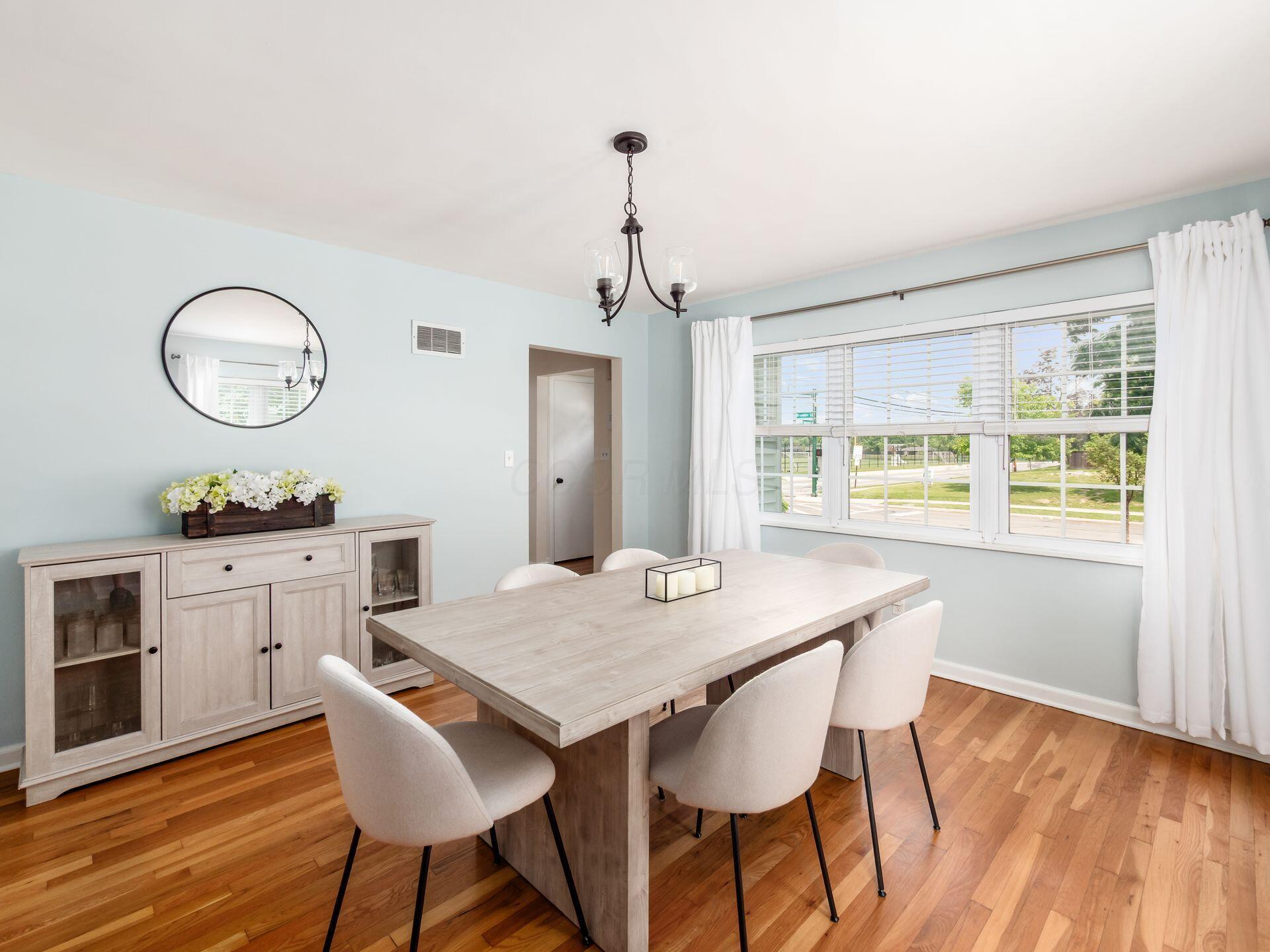 2805 Brandon Road Upper Arlington, OH 43221 - Photo 12 of 40 Spacious dining room, great to host family and friends.