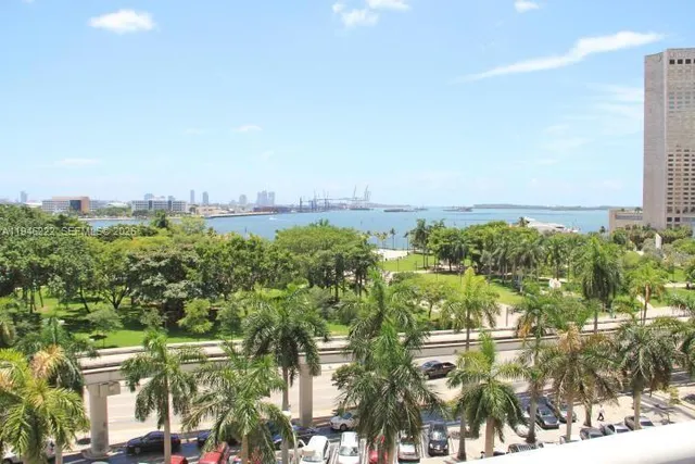 $370,000 | 50 Biscayne Boulevard, Unit 705, Miami, FL 33132
