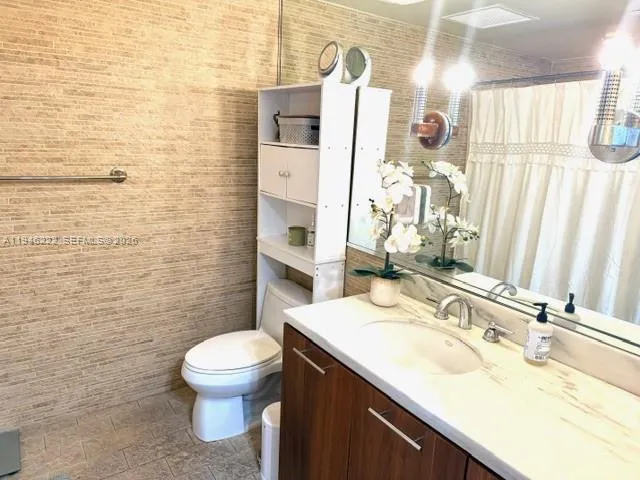 $370,000 | 50 Biscayne Boulevard, Unit 705, Miami, FL 33132