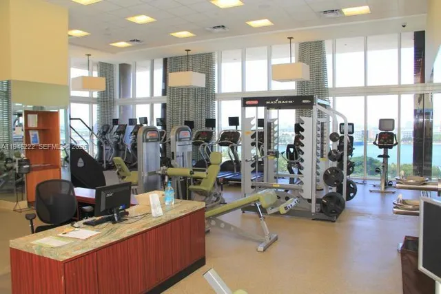 $370,000 | 50 Biscayne Boulevard, Unit 705, Miami, FL 33132