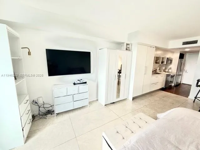 $370,000 | 50 Biscayne Boulevard, Unit 705, Miami, FL 33132