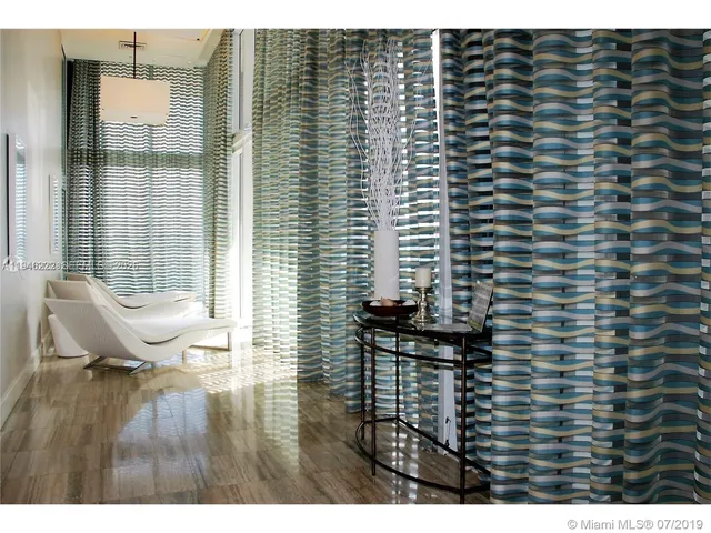 $370,000 | 50 Biscayne Boulevard, Unit 705, Miami, FL 33132