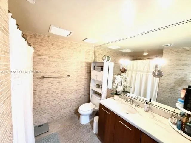$370,000 | 50 Biscayne Boulevard, Unit 705, Miami, FL 33132