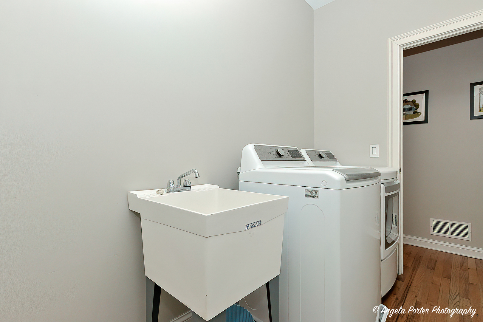 10916 East Riviera Drive Spring Grove, IL 60081 - Photo 17 of 43 a utility room with dryer and washer