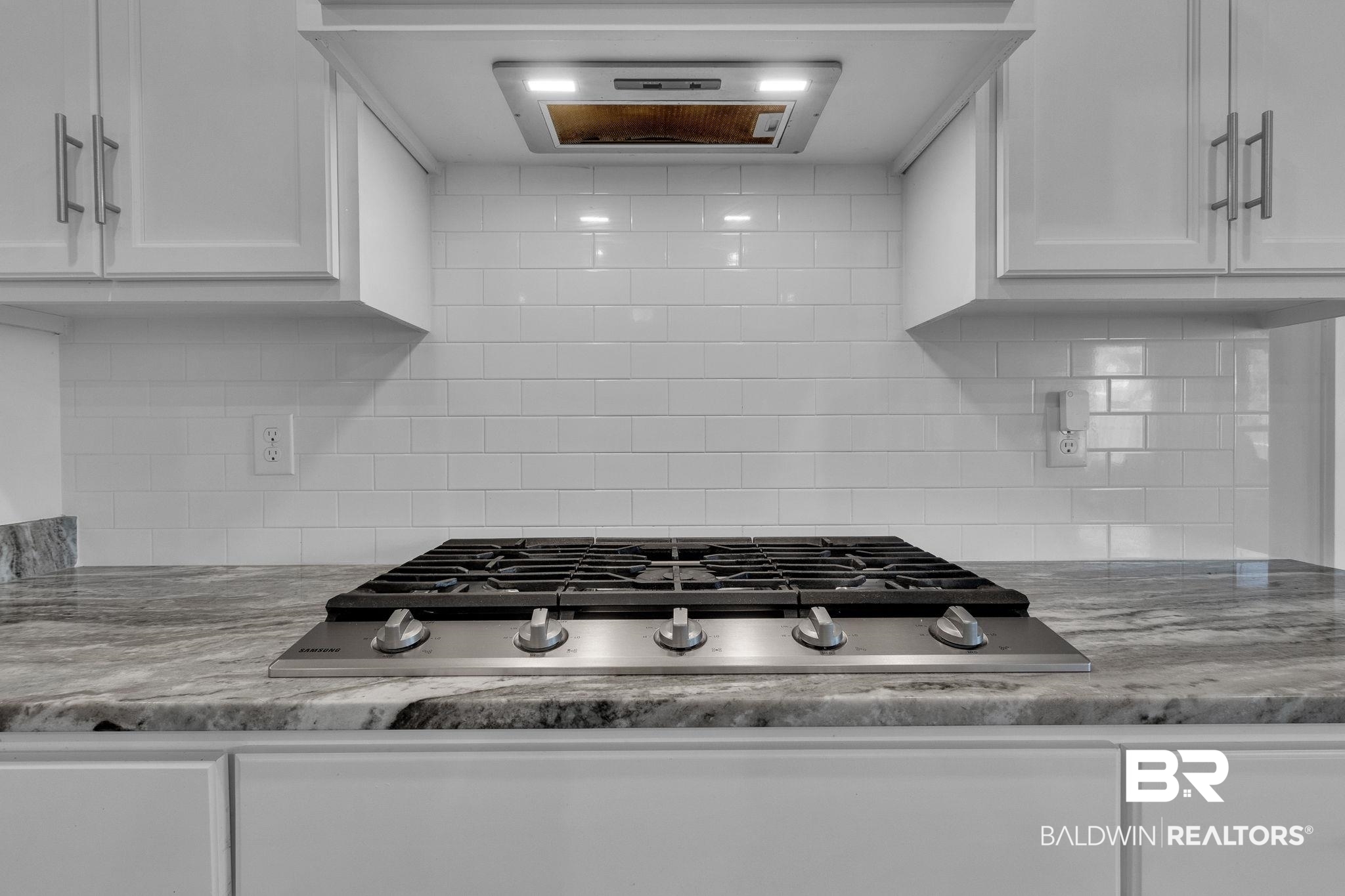 237 Hemlock Drive Fairhope, AL 36532 - Photo 10 of 46 Gas cooktop