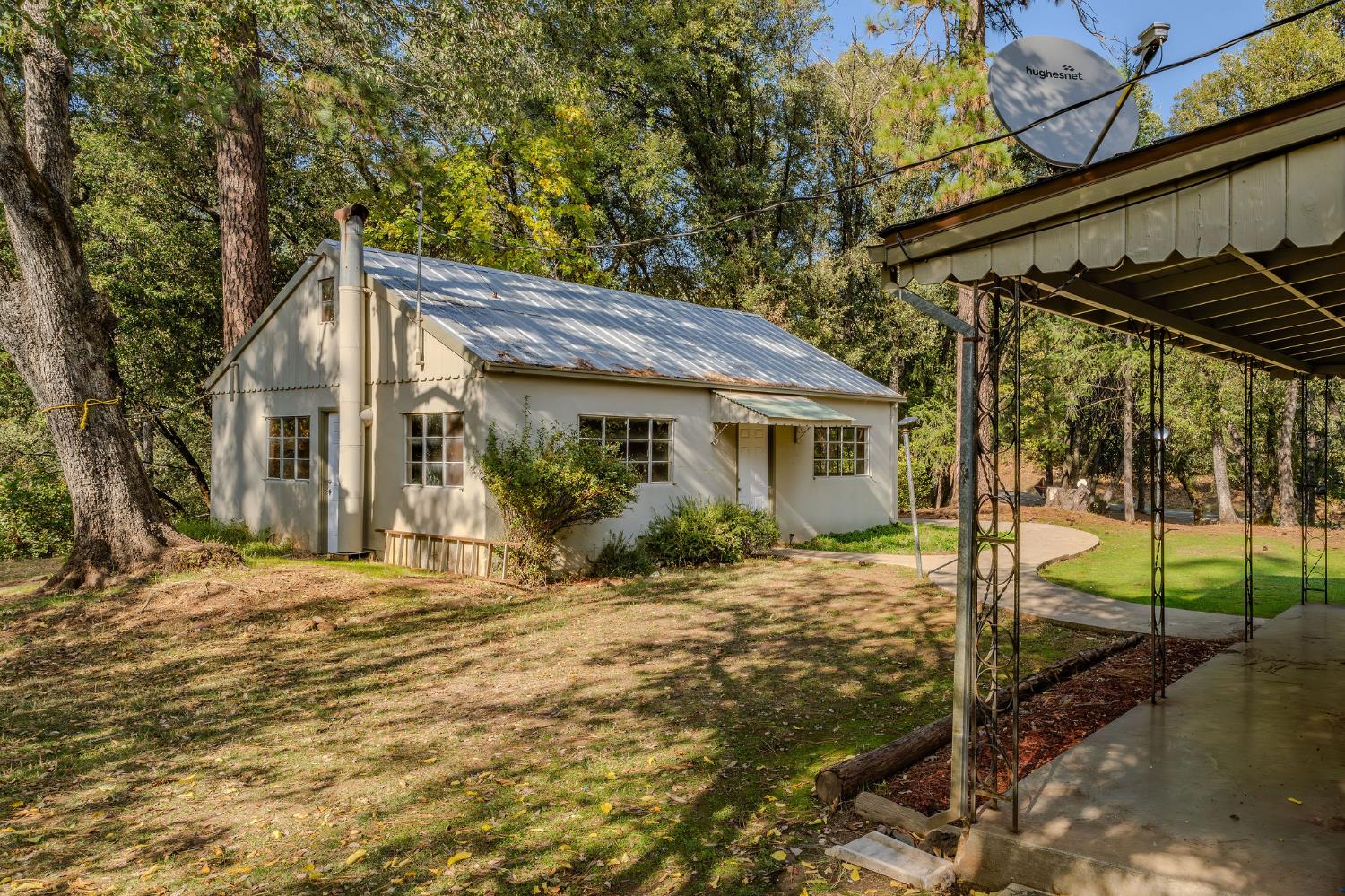 13309 Taves Road Jackson, CA 95642 - Photo 14 of 62 a view of a house with backyard and garden