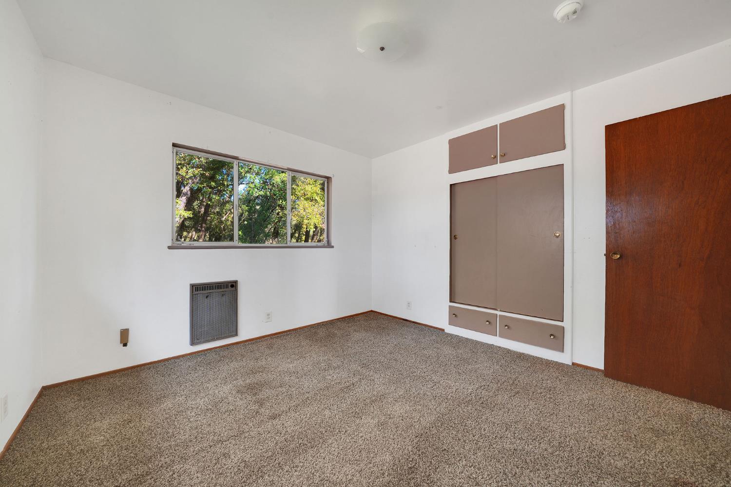 13309 Taves Road Jackson, CA 95642 - Photo 58 of 62 an empty room with windows