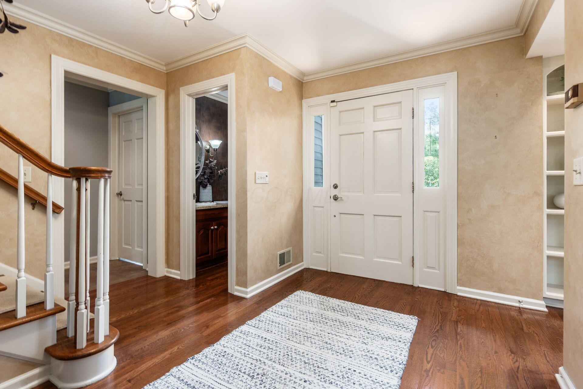 7594 Norham Road Columbus, OH 43235 - Photo 6 of 79 009_0e11cea_i 7594 Norham 074