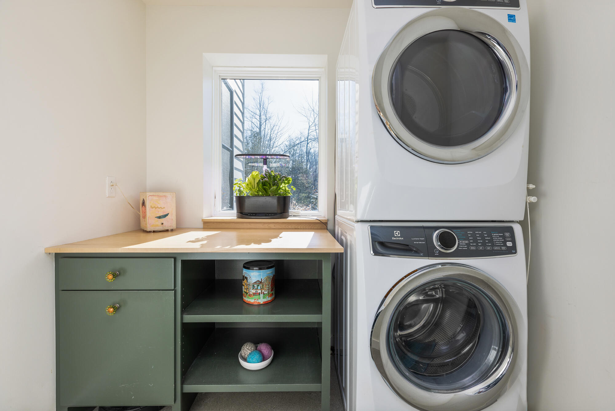 9 Peter Robin Way Freeport, ME 04032 - Photo 11 of 77 Half Bath and Laundry-2