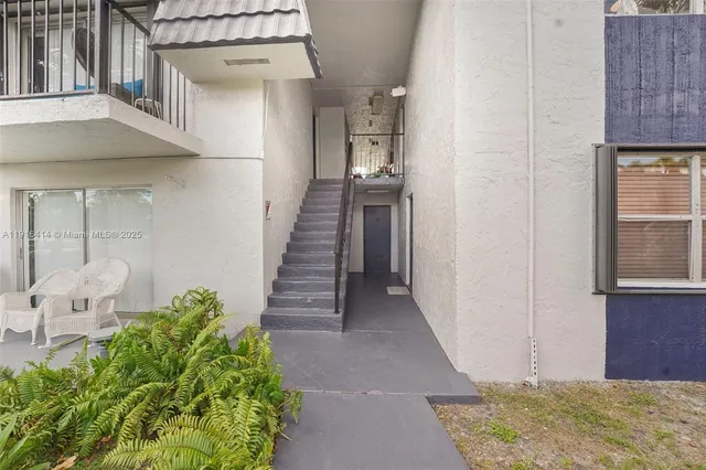 $300,000 | 8001 West 6th Avenue, Unit M, Hialeah, FL 33014