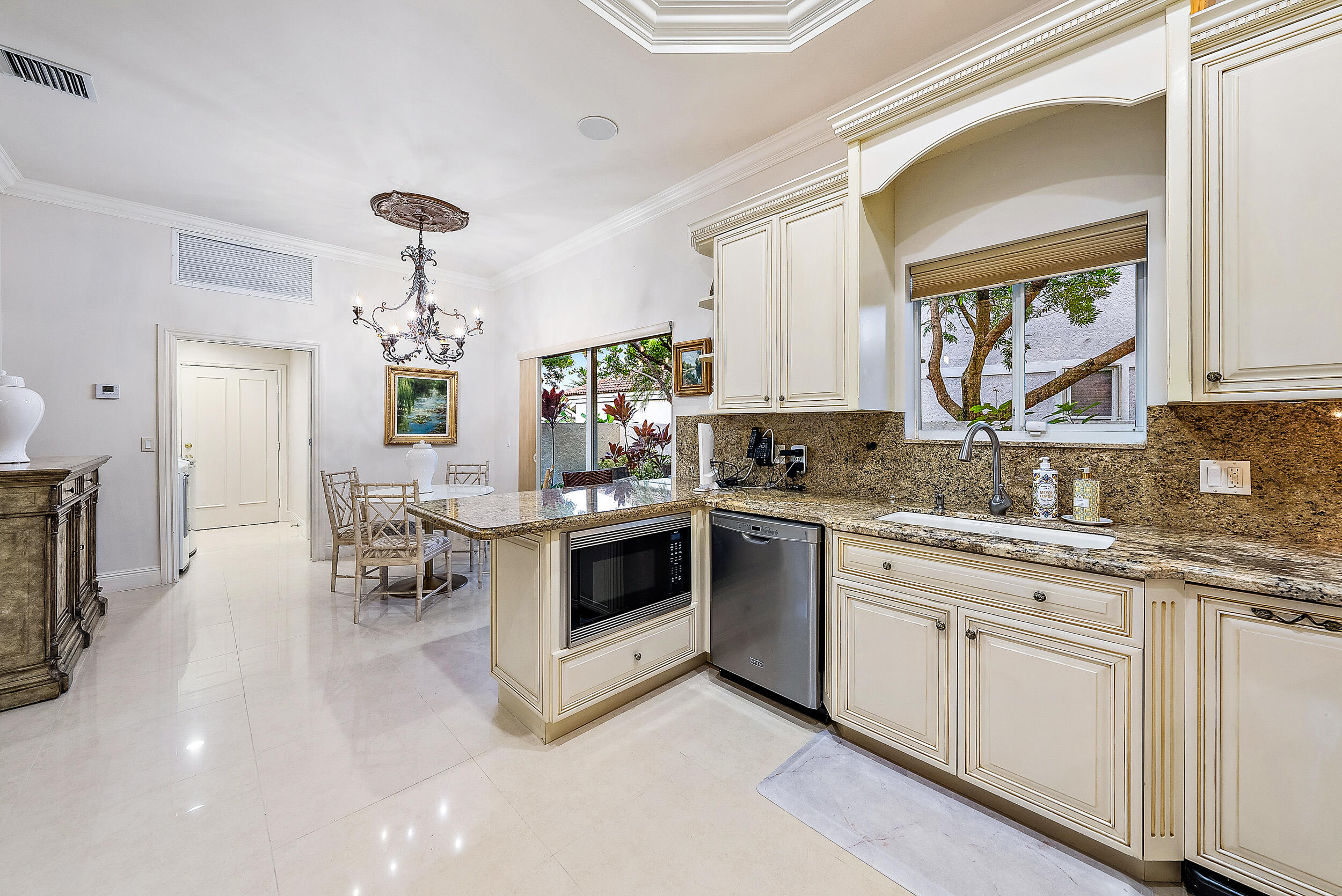 112 Regatta Drive Jupiter, FL 33477 - Photo 13 of 46 Kitchen
