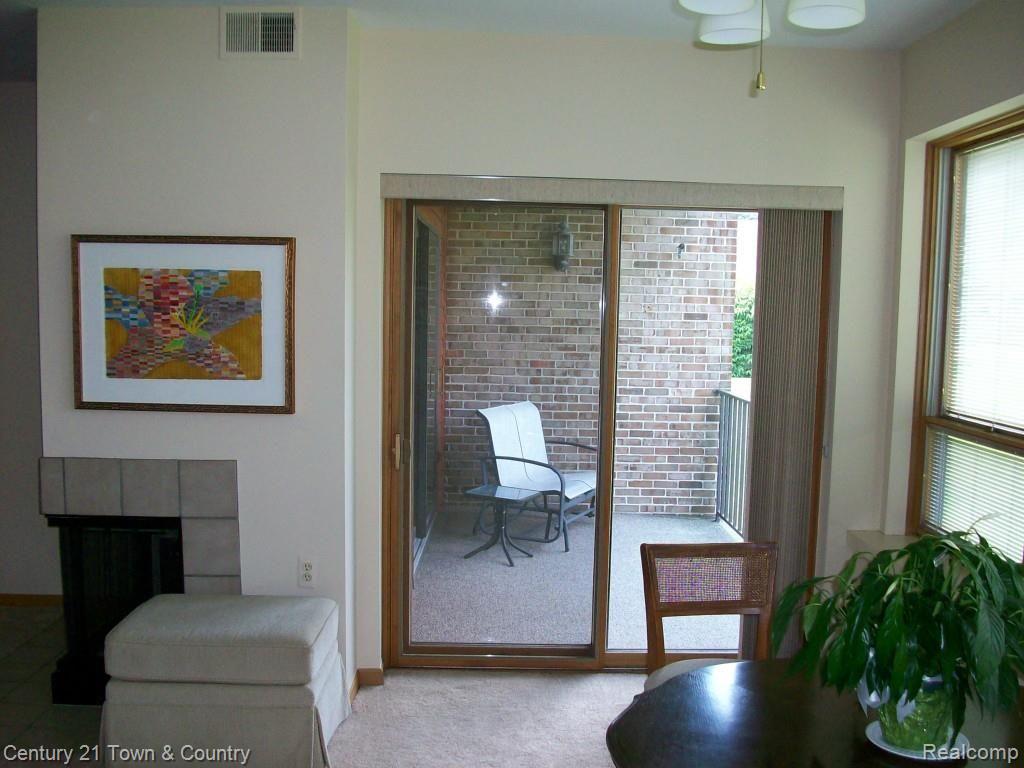 969 GreenView Court, Unit 38 Rochester, MI 48307 - Photo 8 of 37 8-100_1758.jpg