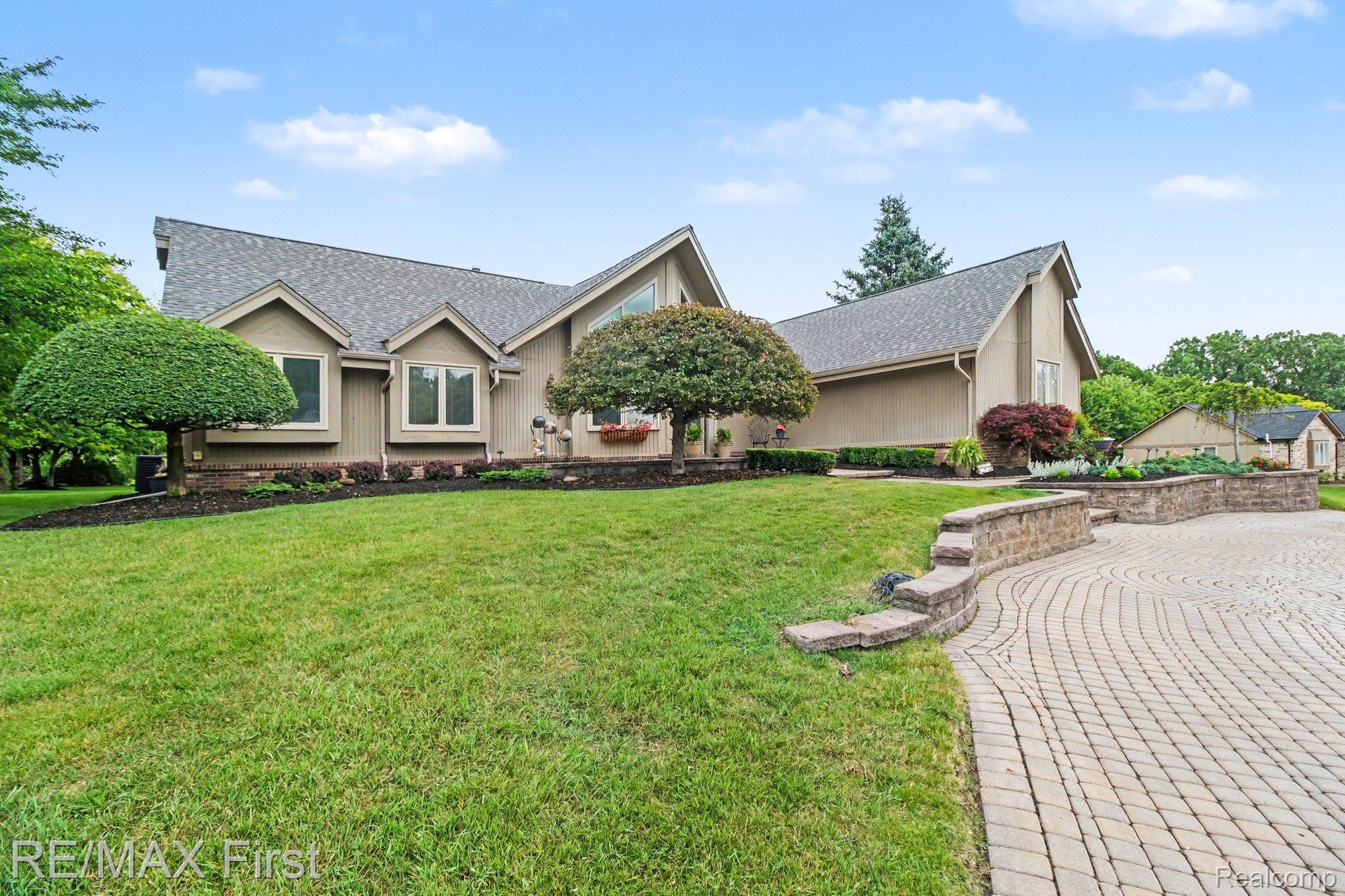 601 Brookwood Lane East Rochester, MI 48309 - Photo 2 of 36 003_file_5336.jpg