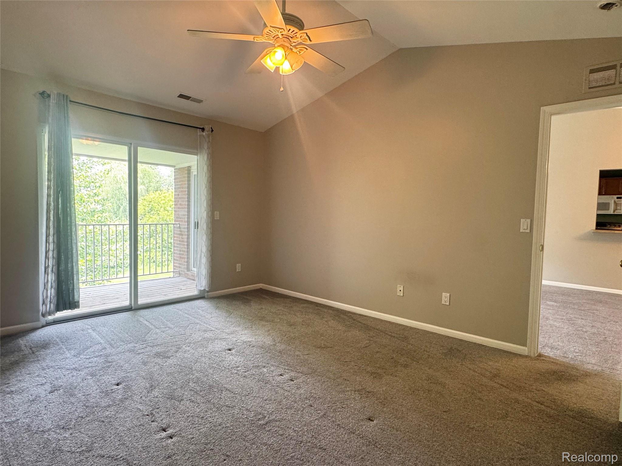 45997 Rhodes Drive Macomb, MI 48044 - Photo 11 of 23 IMG_0592.jpeg