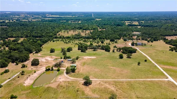 a view of a tennis court
