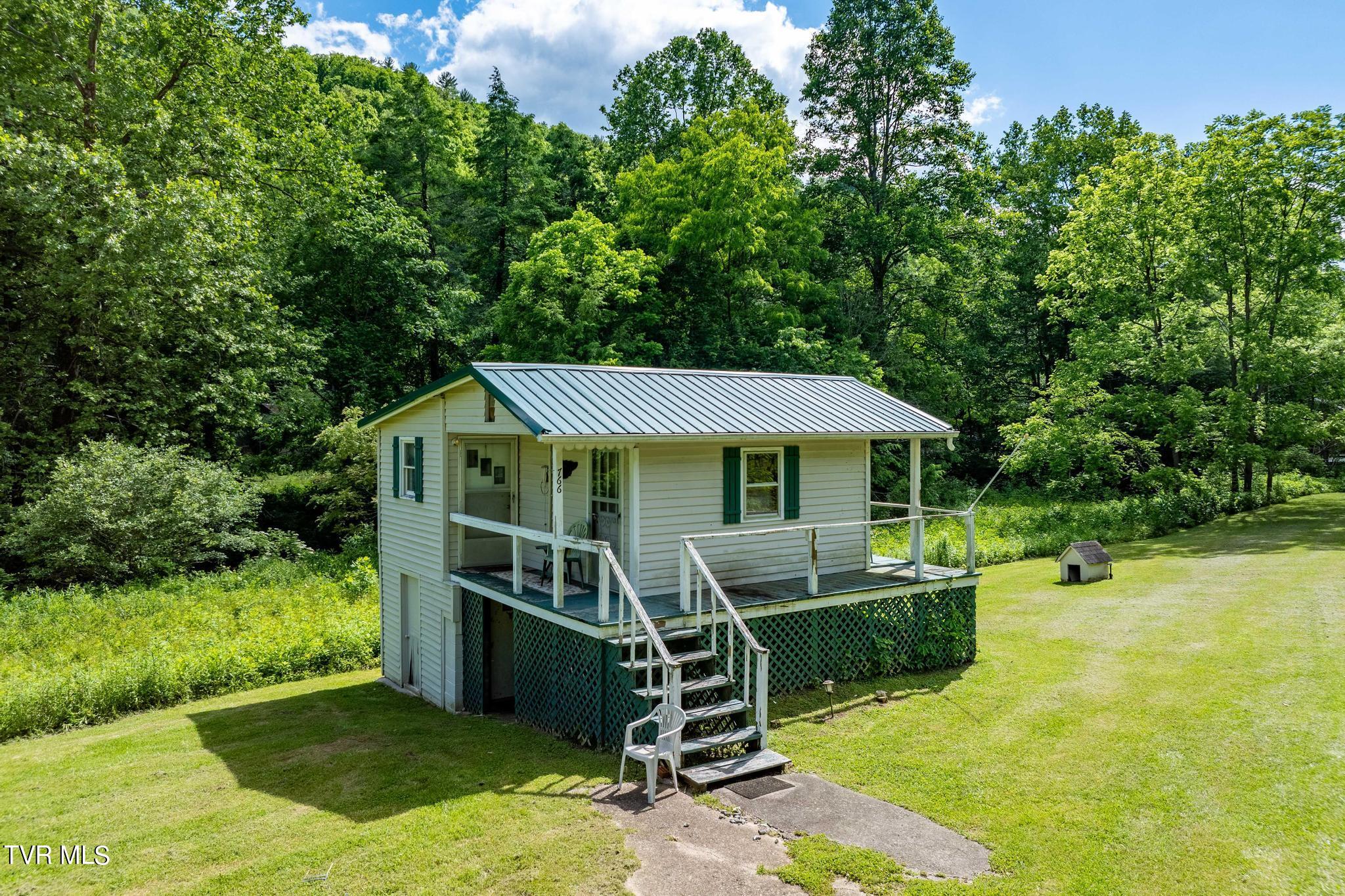 766 Doe Creek Road Butler, TN 37640 - Photo 2 of 50 766 Doe Creek Road (14 of 54)