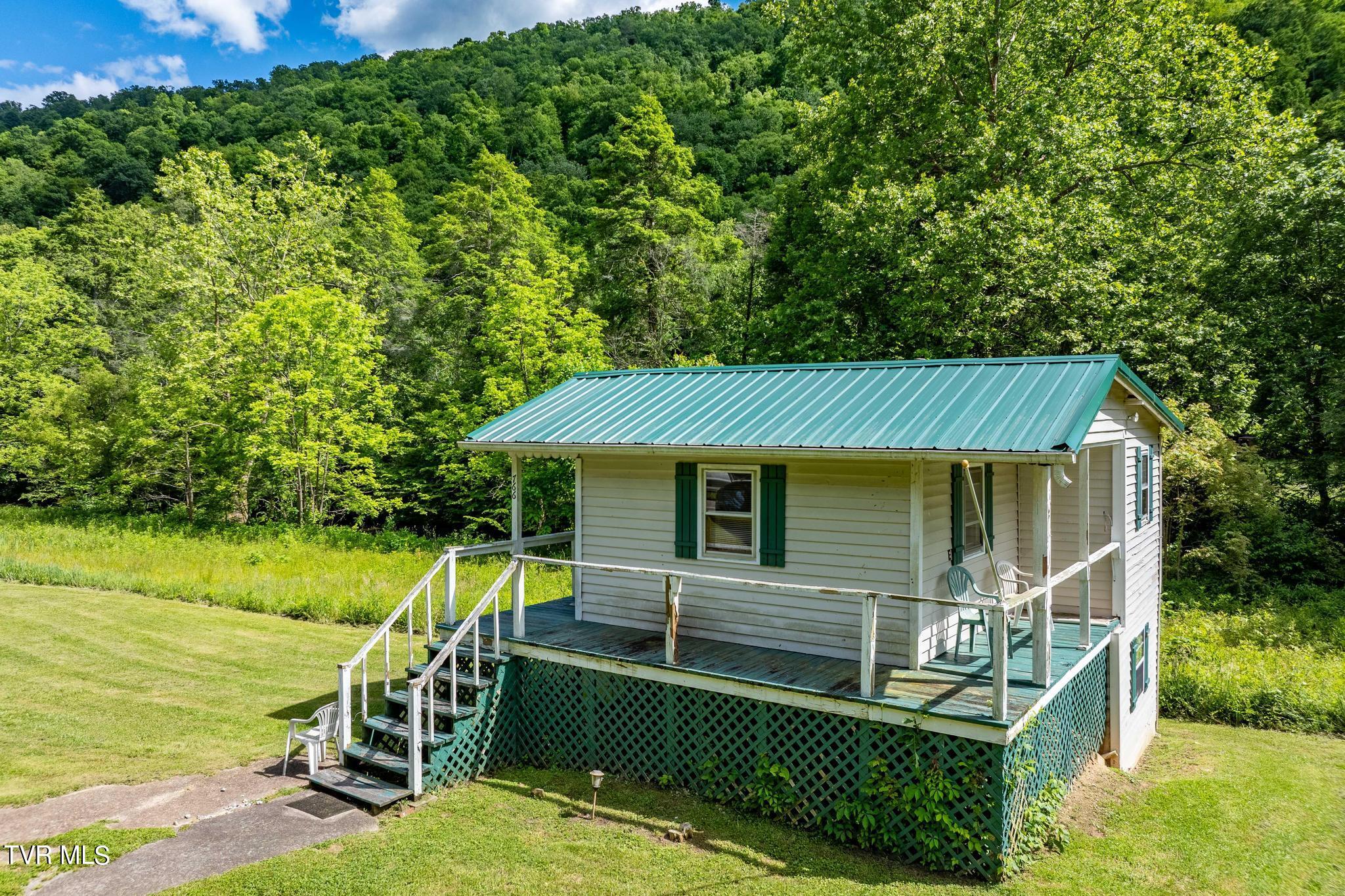 766 Doe Creek Road Butler, TN 37640 - Photo 3 of 50 766 Doe Creek Road (15 of 54)