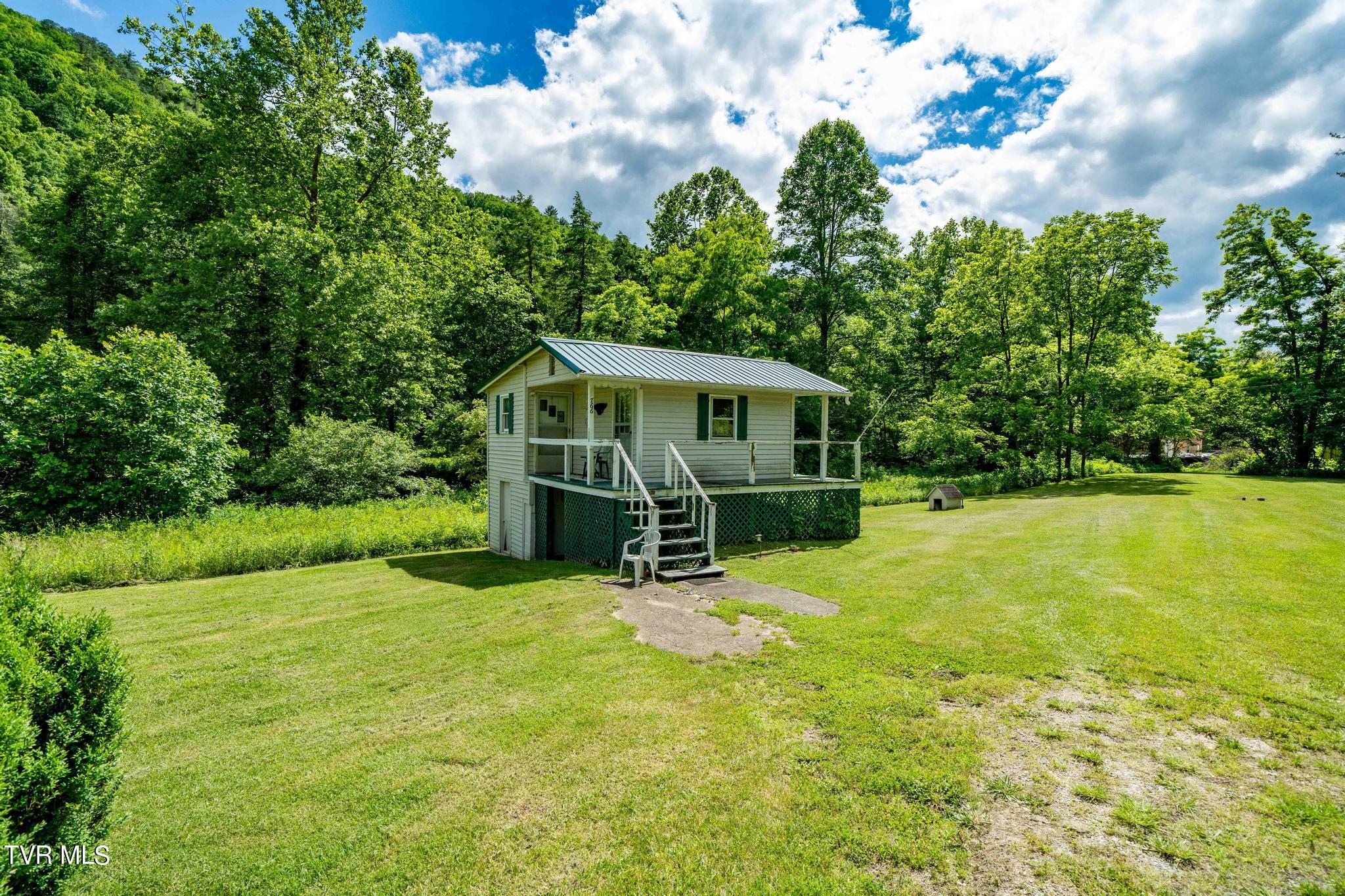 766 Doe Creek Road Butler, TN 37640 - Photo 6 of 50 766 Doe Creek Road (21 of 54)
