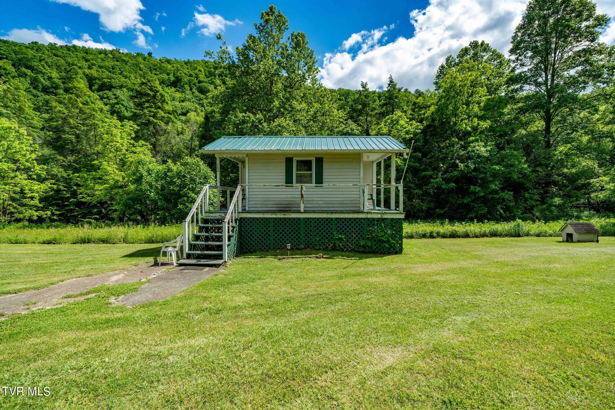 766 Doe Creek Road Butler, TN 37640 - Photo 7 of 50 766 Doe Creek Road (22 of 54)